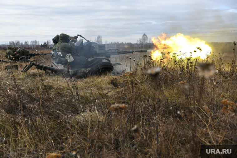 Тренировочные стрельбы мобилизованных с Центрального военного округа на полигоне Еланский. Свердловская область, учебные стрельбы, зенитная установка зу23, ЗУ-23