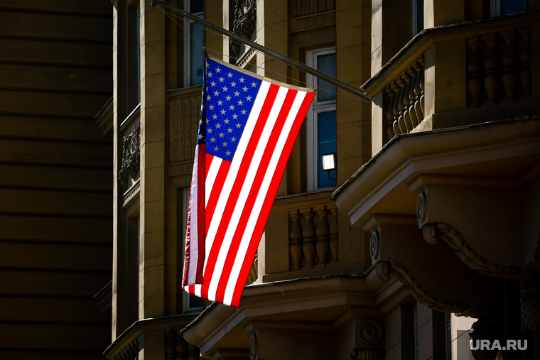 Виды города. Москва, американский флаг, флаг сша, флаг америки