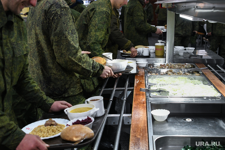 Подготовка и быт мобилизованных в учебном центре Еланский. Свердловская область, армия, армейская столовая, обед, столовая в воинской части