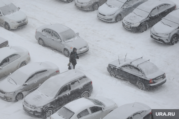 Снегопад. Челябинск, зима, машины в снегу, снегопад, буран, метель, климат, погода