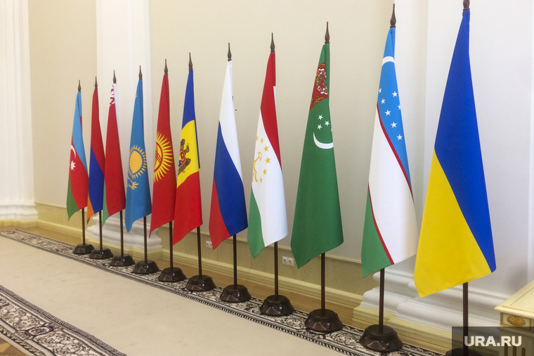 Флаг Украины на Заседание Межправительственного совета по сотрудничеству в строительной деятельности. Тюмень, флаг украины, флаги снг