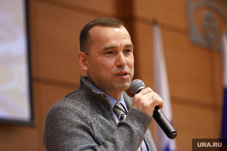 Губернатор Курганской области Вадим Шумков вручает государственные награды сотрудникам ЗАО «Курганстальмост». Курган, шумков вадим