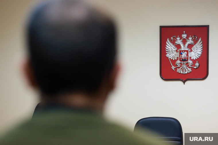 Зал суда. Тюмень, герб рф, герб, зал суда, подсудимый, судебное заседание, суд, герб россии, зал судебного заседания