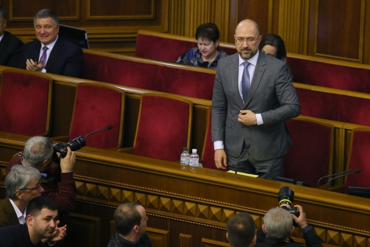 Более 12 млрд украинцев страдают от проблем с энергообеспечением, заявил Денис Шмыгаль