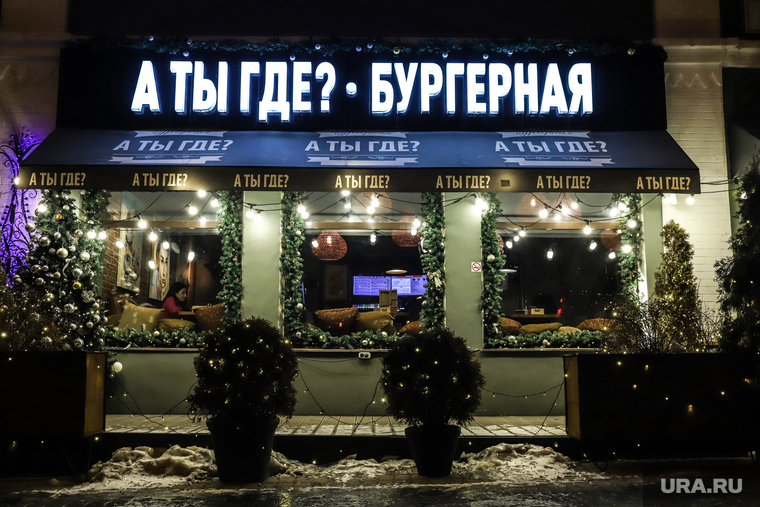 В этом году оргкомитет по подготовке к Новому году советовал делать акцент на рамочное оформление. Многие бизнесмены с данной задачей успешно справились