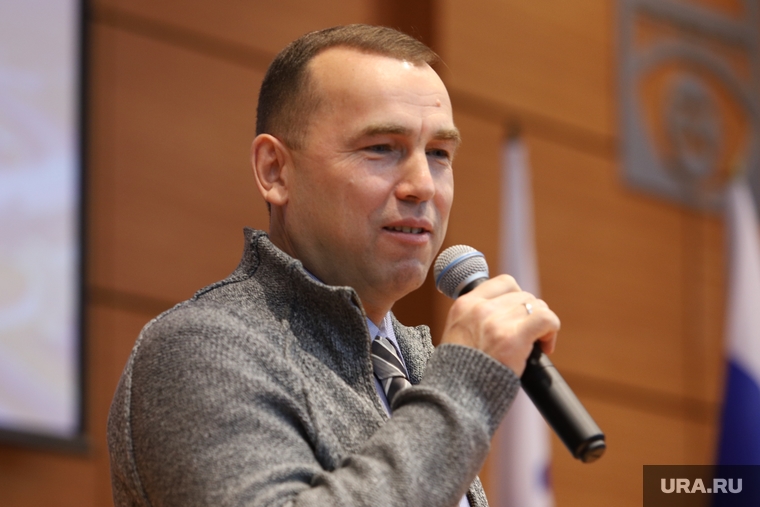 Губернатор Курганской области Вадим Шумков вручает государственные награды сотрудникам ЗАО «Курганстальмост». Курган, шумков вадим
