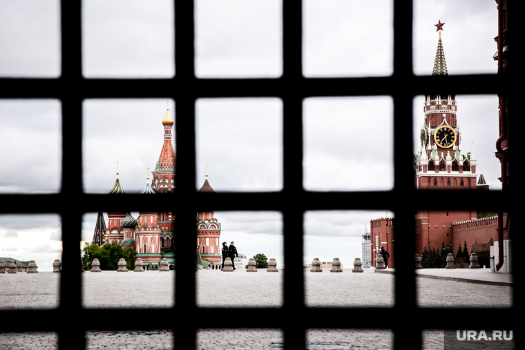 Москва во время объявленного режима самоизоляции. Москва, кремль, красная площадь, спасская башня, москва