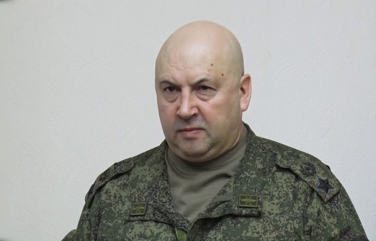 Украинский главнокомандующий высказал свое мнение о Сергее Суровикине (на фото)
