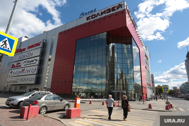 Закрытые из-за пандемии торговые центры. Пермь, колизей