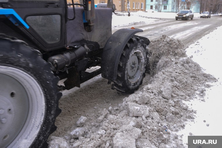 Выезд по уборке снега. Челябинск., снег, трактор
