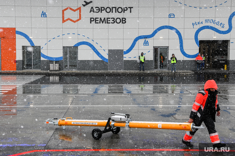 Первый рейс авиасообщения Екатеринбург-Тобольск авиакомпании Red Wings. Екатеринбург, аэропорт remezov, аэропорт ремезов