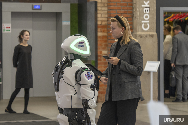 Инфо форум Прикамье. Пермь, promobot, человек и робот