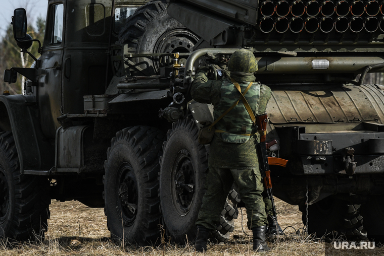 Тренировочные стрельбы мобилизованных с Центрального военного округа на полигоне Еланский. Свердловская область, военная техника, мобилизация, мобилизованные, рсзо град, реактивная система залпового огня, реактивная артиллерия, подготовка военных