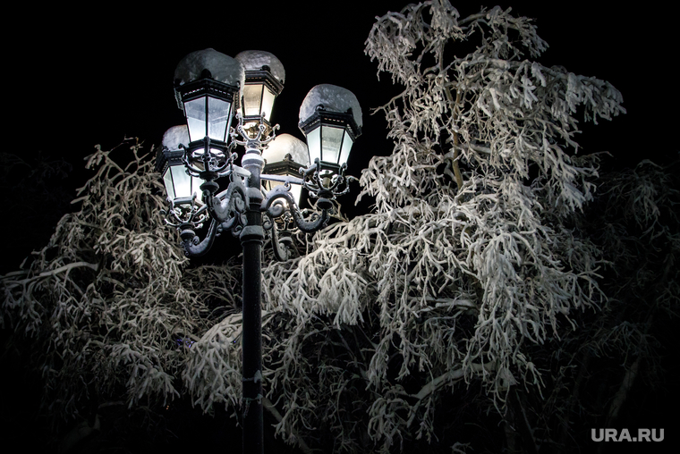 Виды Салехарда, снег, фонари, зима, парк, ночь, городской сад, иней, уличное освещение, мороз