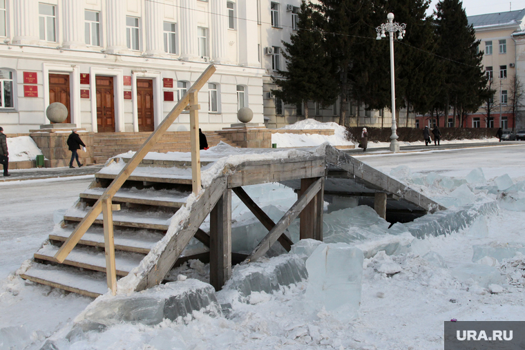 Снос ледового городка
Курган, ледовый городок, снос, сломанная горка