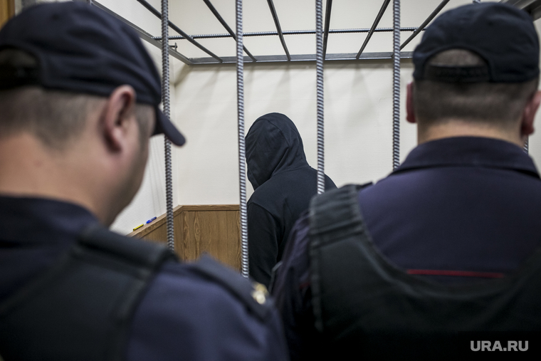 Криминальный авторитет Олег Шишканов на судебном заседании по избранию ему меры пресечения Басманным районным судом г. Москвы. Москва, подследственный, полицейские, заключенные, решетка, скамья подсудимых, судебный пристав, подсудимый, полиция, арестант, вор в законе, конвой, шишканов олег, шишкан