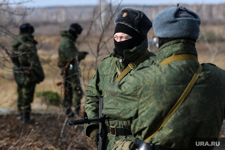 Тренировочные стрельбы мобилизованных с Центрального военного округа на полигоне Еланский. Свердловская область, армия, военные, солдат в ушанке, солдат, служба в армии