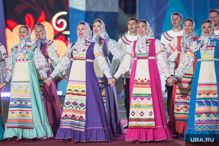 День города на Центральном стадионе. Магнитогорск, русский народный костюм, народный хор, выступление