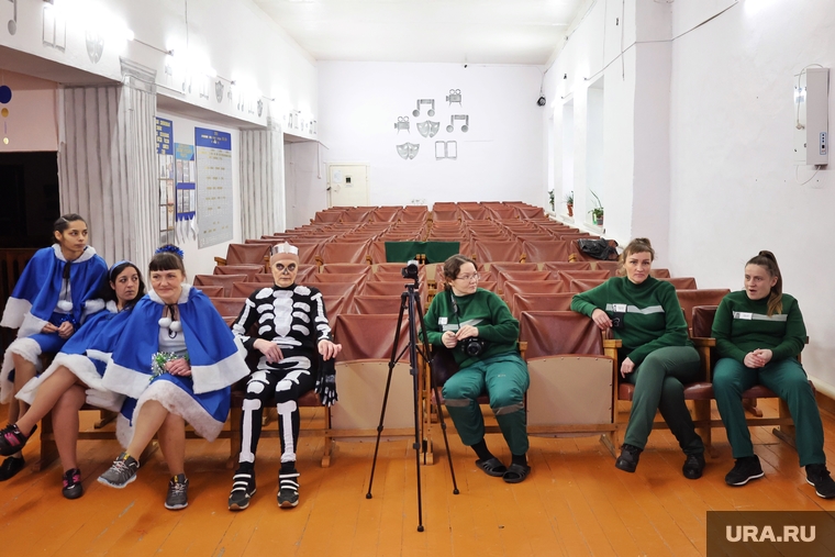 До начала праздника участницы спектакля успевали провести репетиции номеров