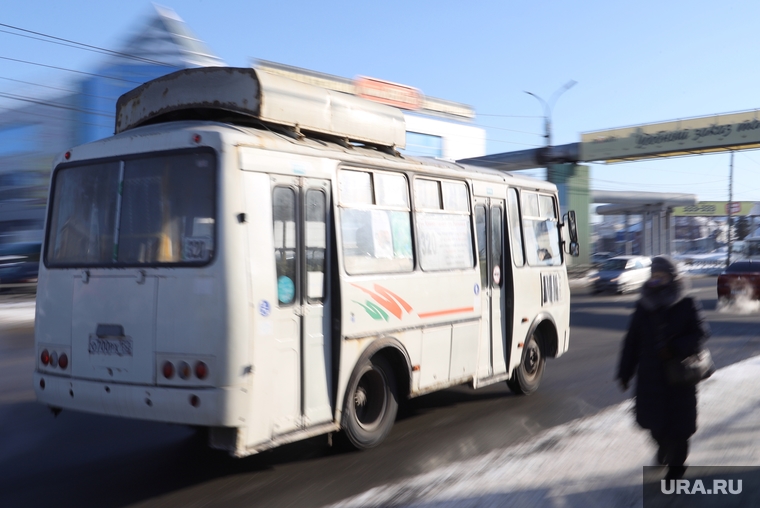Некрасовский рынок. Курган, зима, автобусная остановка, автобус, пассажир