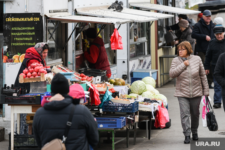 Улица Татищева. Екатеринбург, овощи, рынок, малый бизнес, лоток, прилавок, торговля на улице, рынок герат-а, рынок герат а