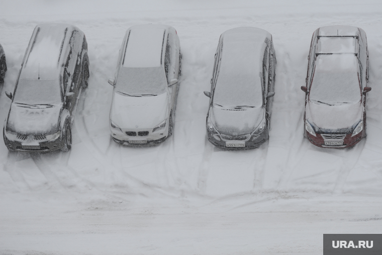 Снегопад. Челябинск, зима, машины в снегу, снегопад, парковка, метель, климат, погода