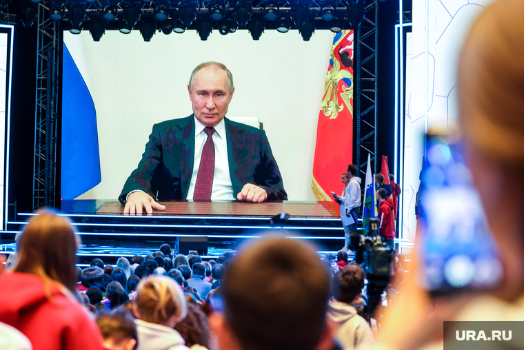 Первый съезд Российского движения детей и молодежи. Москва, дети, студенты, путин на экране, молодежь, учащиеся