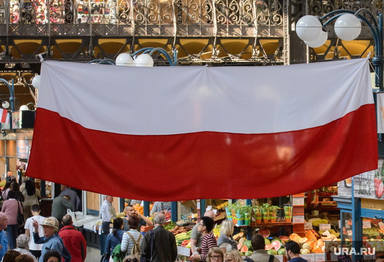Виды Будапешта. Венгрия, продукты, еда, центральный рынок будапешта, флаг польши