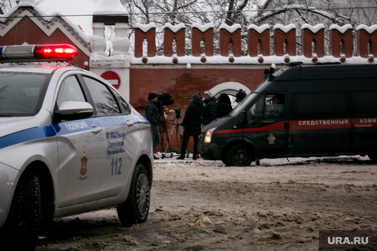 Взрыв в православной гимназии им. прп. Варлаама Серпуховского в Введенском Владычнем женском монастыре г. Серпухов. Москва, следственный комитет, мигалка, сирена, полиция, полицейский автомобиль, ск, полицейское оцепление, машина, автомобиль полиции, введенский владычный монастырь