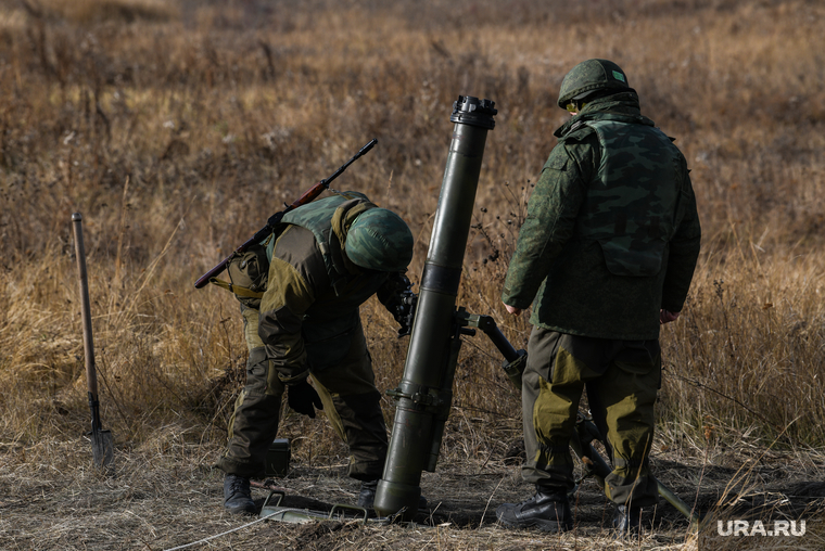 Тренировочные стрельбы мобилизованных с Центрального военного округа на полигоне Еланский. Свердловская область, минометный расчет, 120мм возимый миномет 2б11, подготовка военных