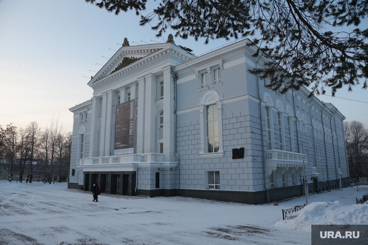 Виды города, основные здания и учреждения, памятники. Пермь, город пермь, пермский оперный театр