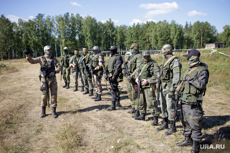 Тренировка добровольцев перед отправкой в Украину. Свердловская область, милитари, армия, оружие, война, добровольцы, спецоперация, чвк, сво, наемники