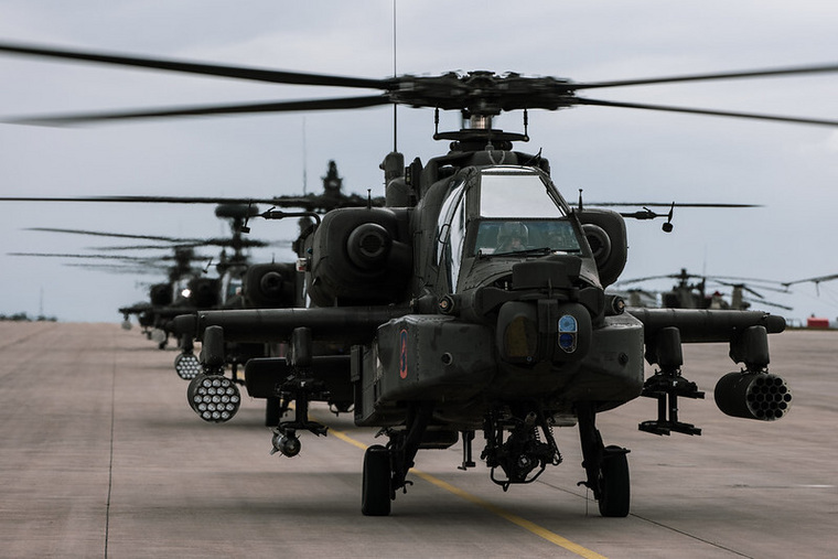 Великобритания не будет передавать Украине ударные вертолеты Apache, сообщает Дебора Хейнс
