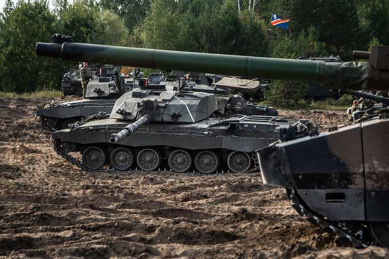 Французские танки уступают российским, отметил Виктор Литовкин