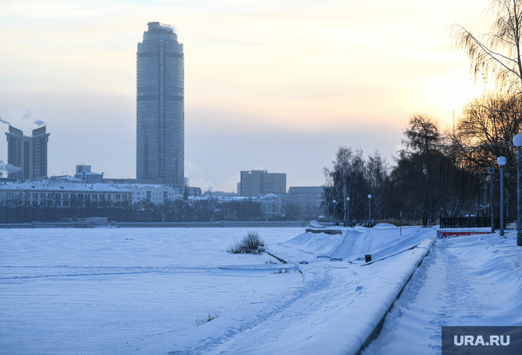 Морозы в Екатеринбурге , бц высоцкий, набережная рабочей молодежи