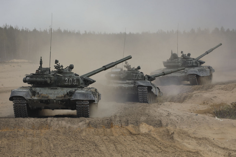 Марокко отправили на Украину 20 советских танков Т-72, отметил Александр Бартош
