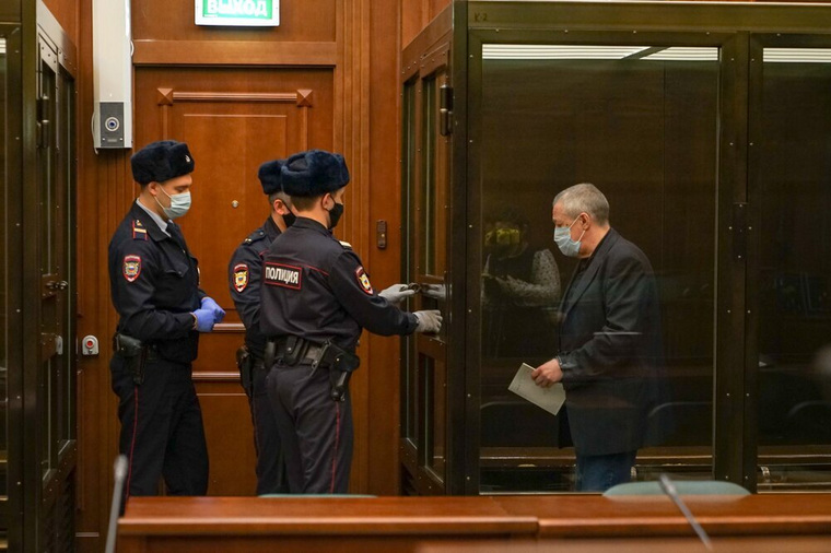 Михаил Ефремов подал ходатайство с просьбой изменить наказание, заявили в Алексеевском суде