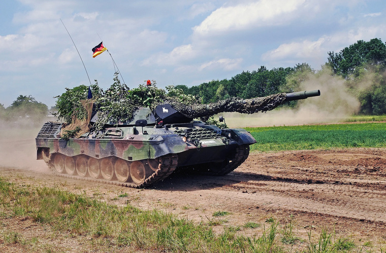 12 стран Запада готовятся отправить немецкие танки на Украину