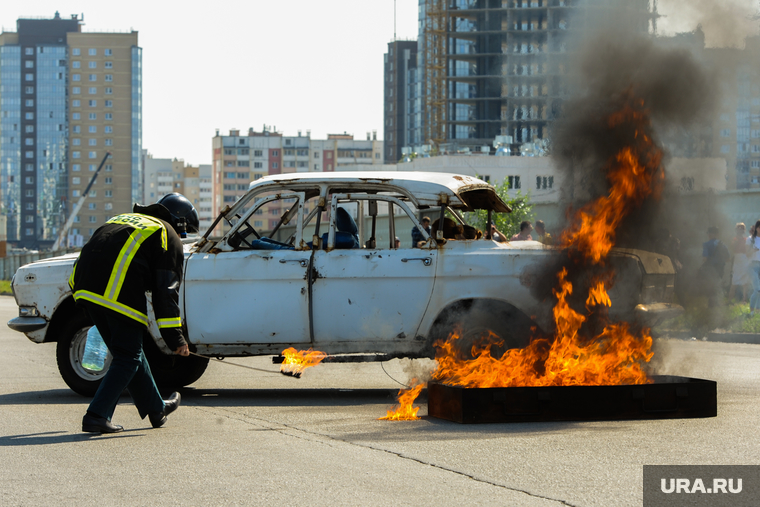 Тактико-специальные учения Скорой помощи по спасению пострадавших в ДТП. Челябинск, машина, пламя, автомобиль, огонь