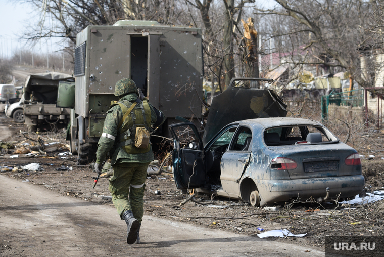 Волноваха после освобождения. ДНР, Волноваха, военные, днр, патруль, ополченец, военная комендатура, военный патруль, патрулирование, зачистка, фронт, боевые действия, солдат, линия соприкосновения, народная милиция, комендатура, волноваха, разбитая техника, армия днр