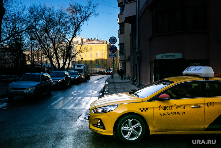 Виды города. Москва, яндекс такси, вип такси, комфорт +
