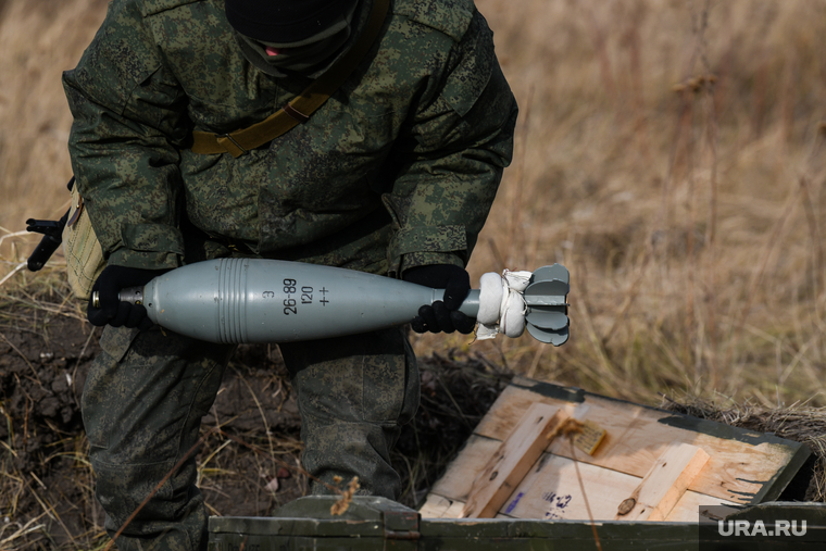 Тренировочные стрельбы мобилизованных с Центрального военного округа на полигоне Еланский. Свердловская область, минометный снаряд, артиллерийская мина