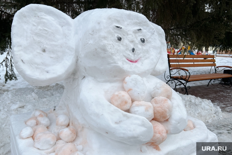 Снежные фигуры. Курган, чебурашка, горсад, снежные фигуры, скульптура из снега