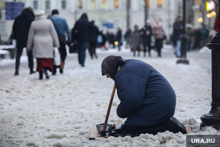 Здания, жанры. Москва, милостыня, нищие, бабушка, бедность, побирушка