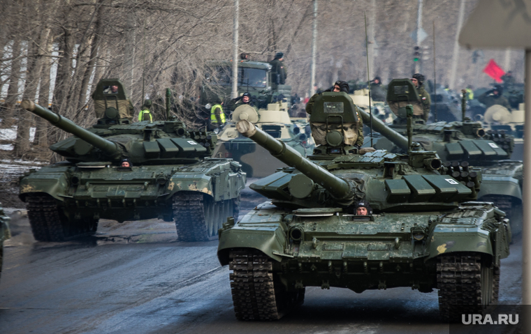 Первая официальная репетиция парада на улице Новосибирская 2-ая. Екатеринбург, военная техника, т-72, танк