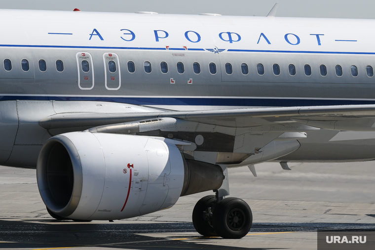 Самолёт Аэрофлота в ливрее Добролета. Екатеринбург, авиакомпания аэрофлот, ливрея добролет