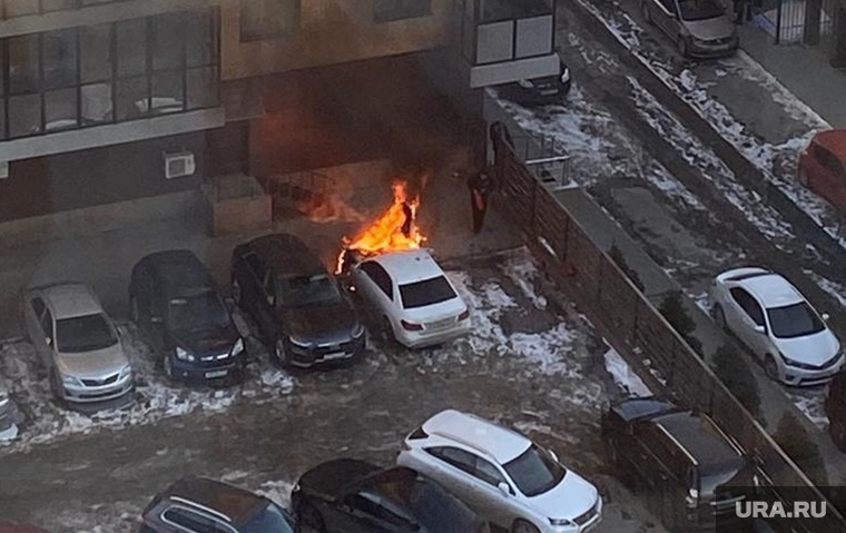 Пожар во дворе дома на Лесопарковой Челябинск