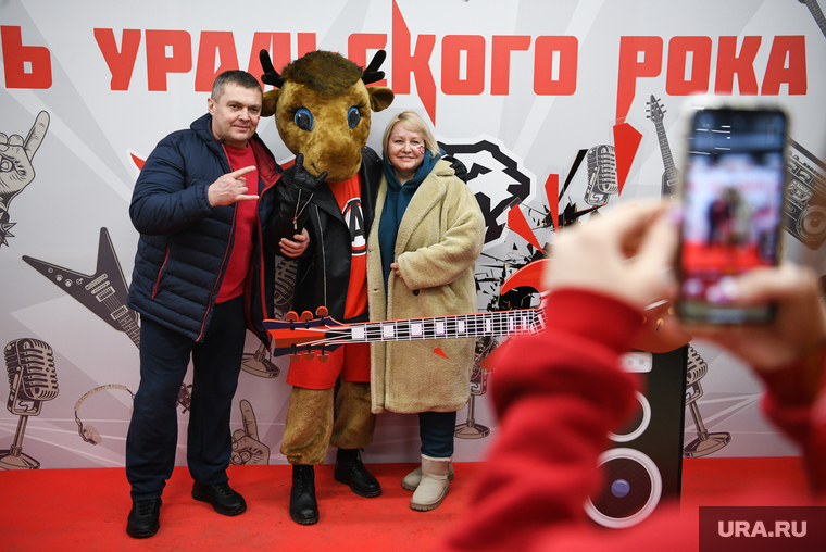 В фотозонах гостей матча ждали символы хоккейных клубов