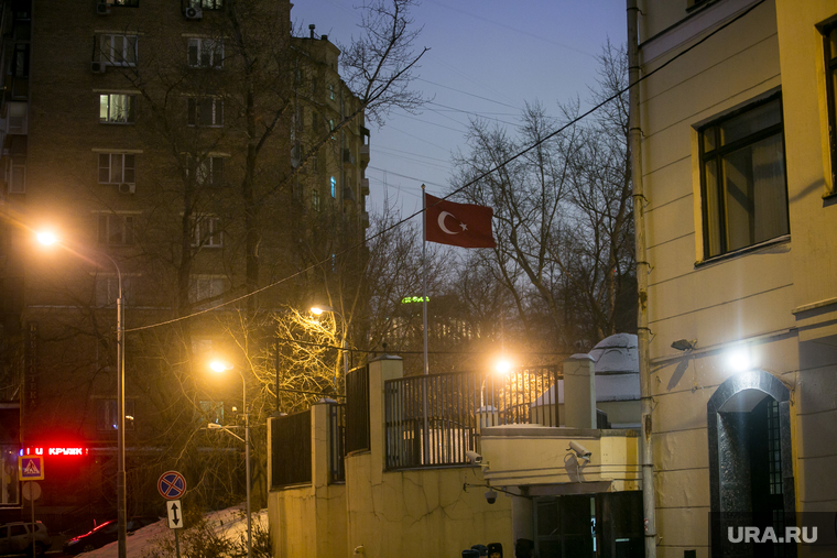 Вечер после убийства российского посла в Турции. Турецкое посольство. Москва, турецкое посольство