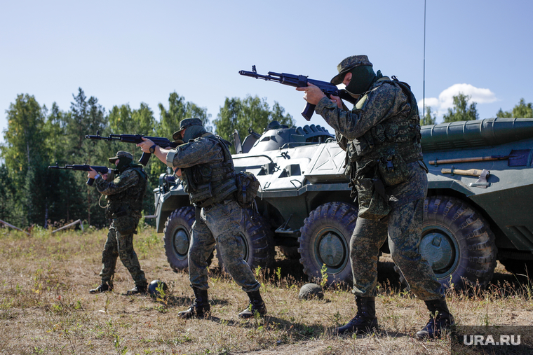 Тренировка добровольцев перед отправкой в Украину. Свердловская область, бтр, милитари, автомат, калашников, армия, оружие, война, добровольцы, спецоперация, чвк, сво, наемники